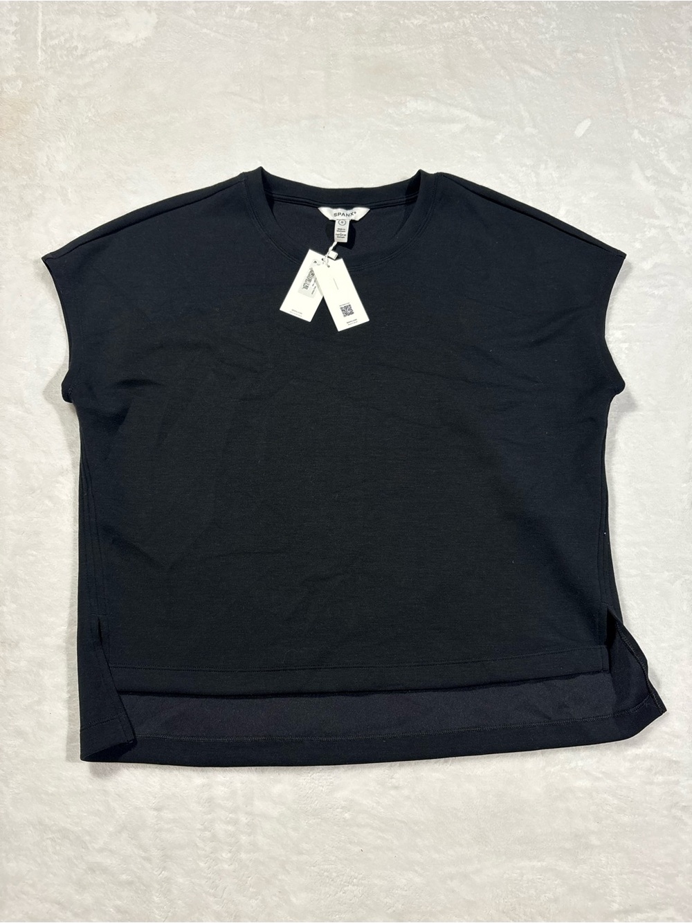 SPANX Air Essentials Light Tee in Very Black NWT - Picture 2 of 4